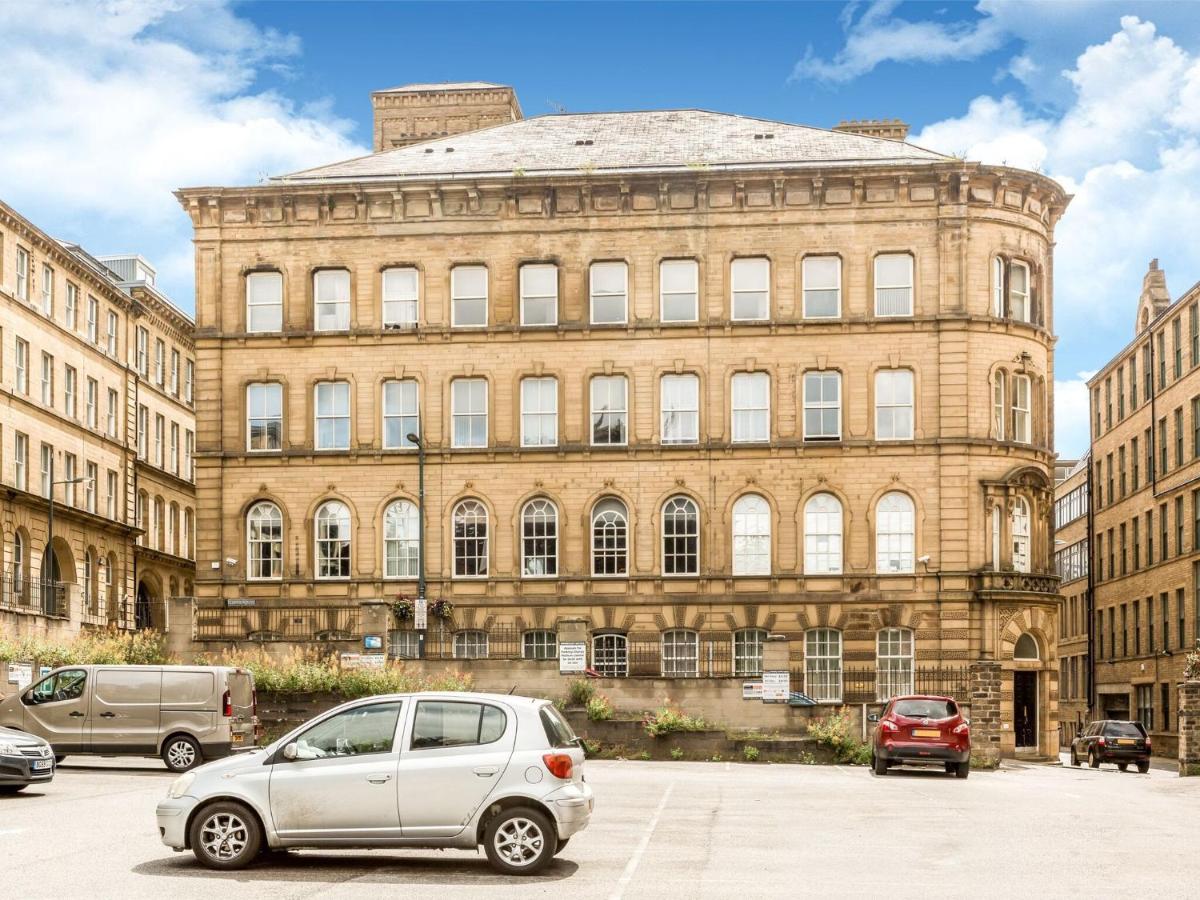 Appealing Studio in Bradford near Forster Square Retail Park - Housity