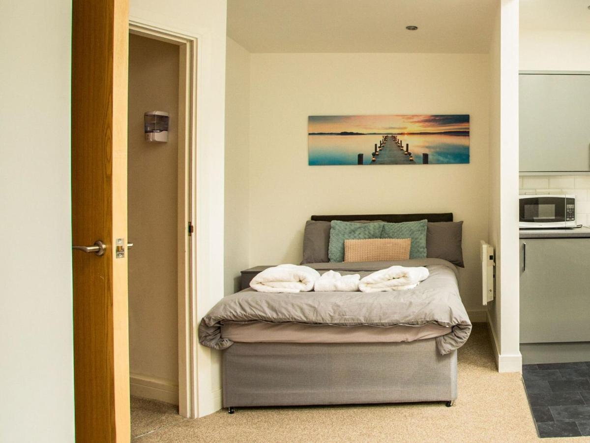 Appealing Studio in Bradford near Forster Square Retail Park - Housity