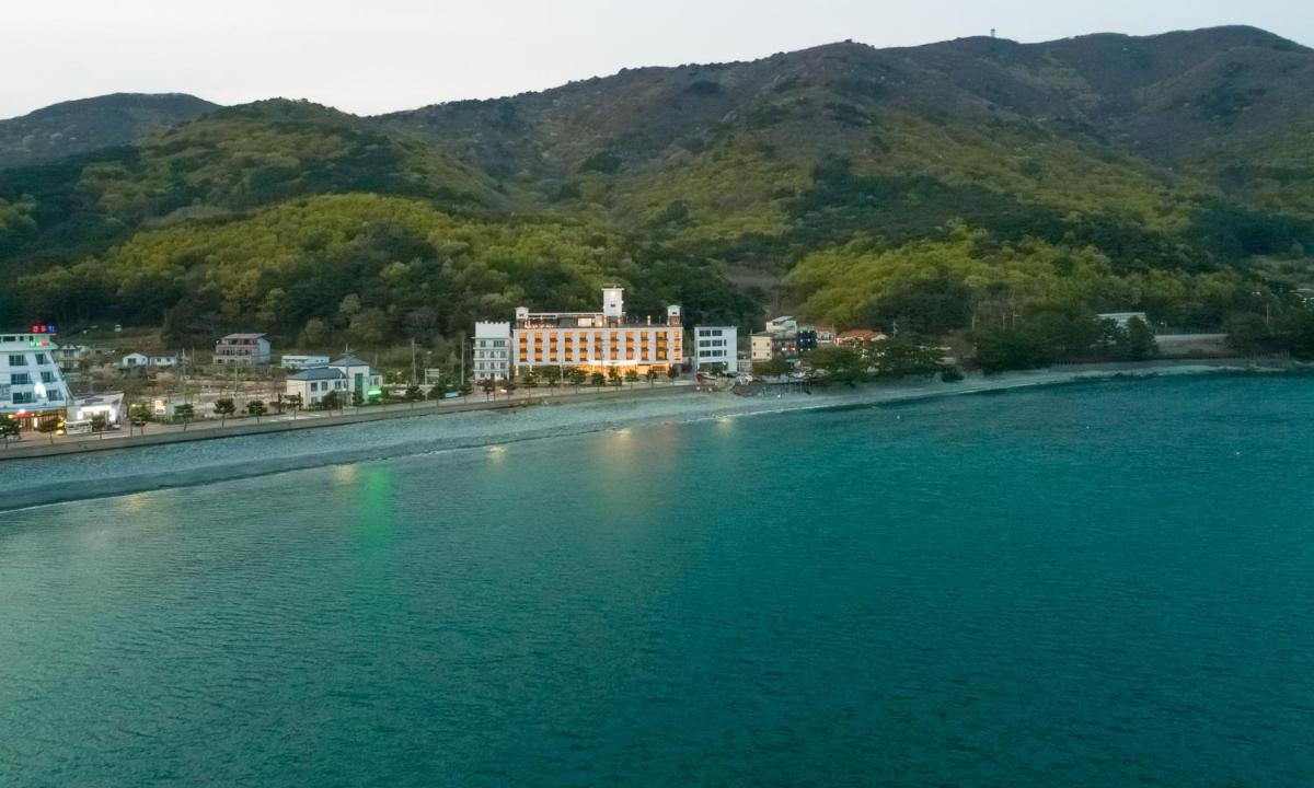 Stubborn Hotel - Housity