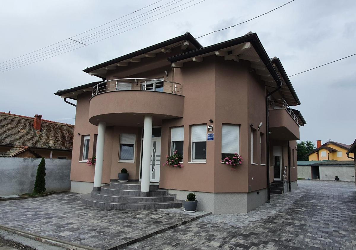 Apartman Božur **** - Housity