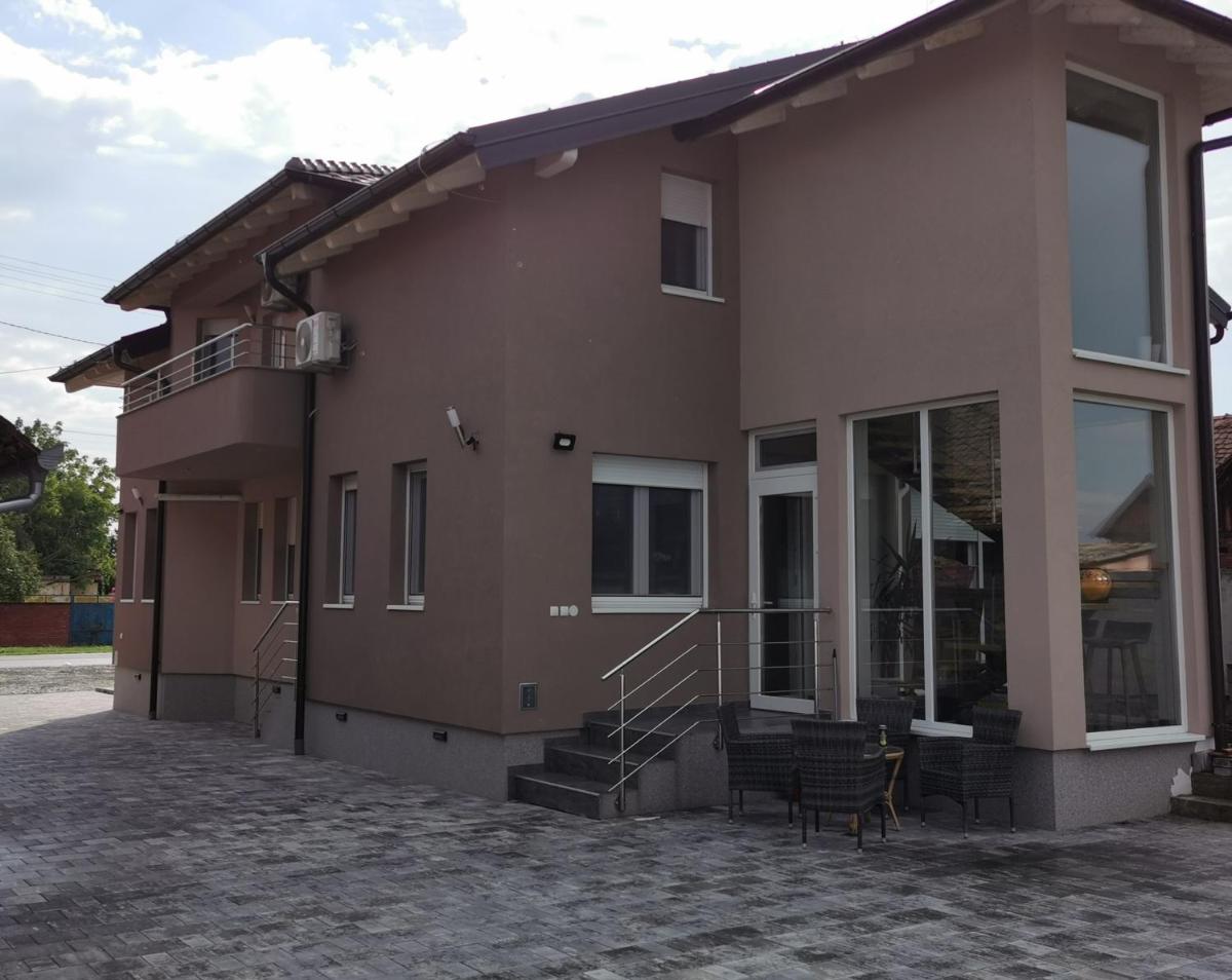 Apartman Božur **** - Housity