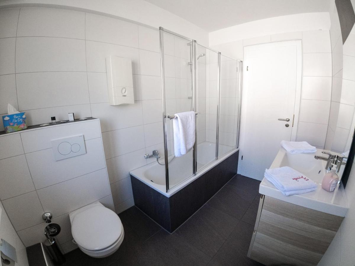 Private and cozy Apartment in Refrath near Cologne - Housity
