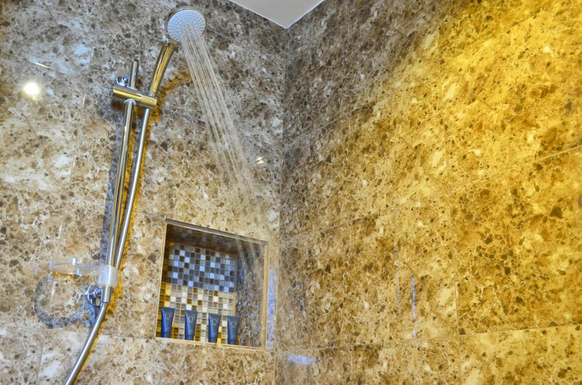 Blaire Executive Suites - Housity