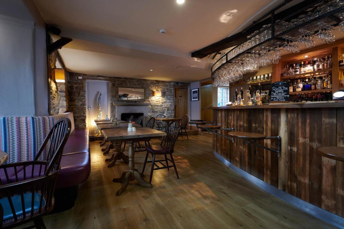 Devonshire Arms at Pilsley - Chatsworth - Housity
