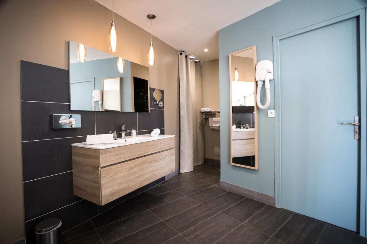 A La Voile Blanche - Housity