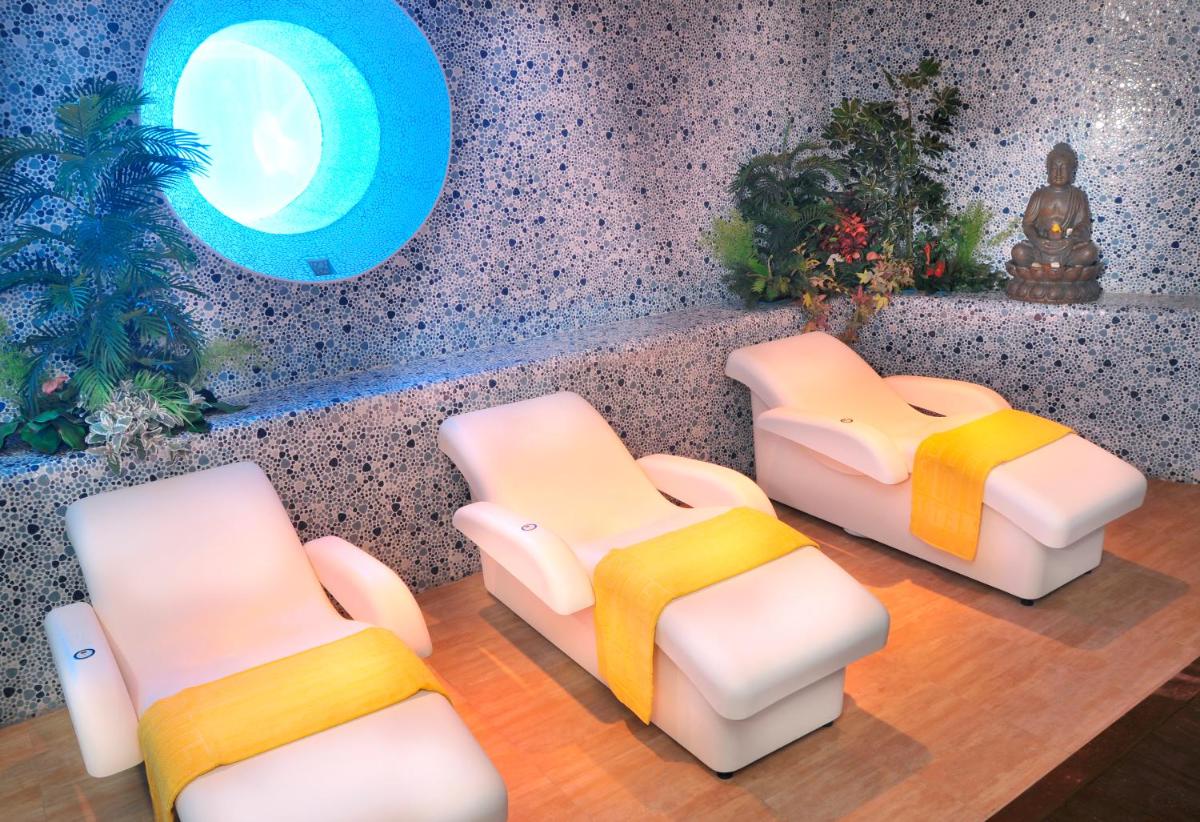 Zona de estar de GHT Oasis Tossa & Spa