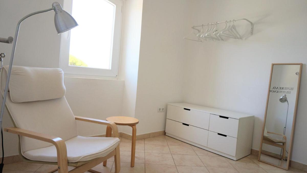 Golden Cliff House - Housity