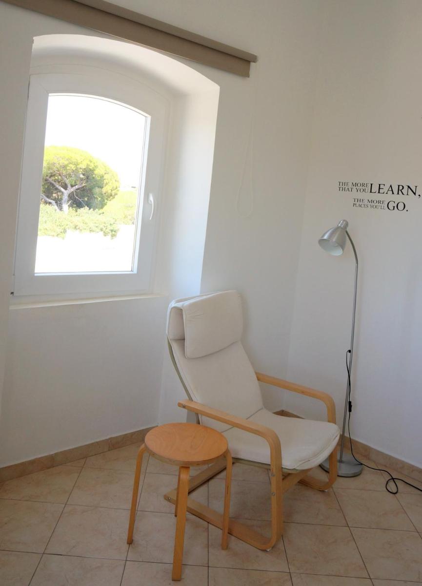 Golden Cliff House - Housity