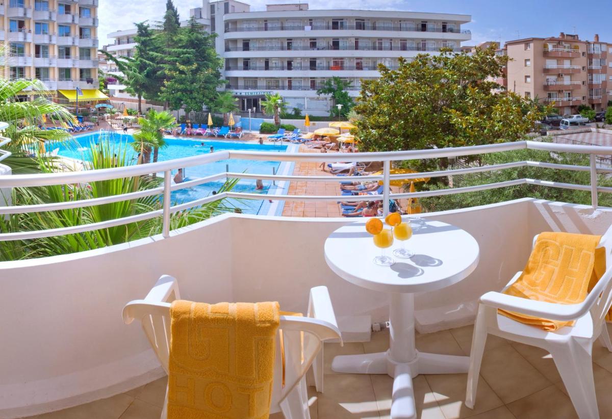 Piscina en o cerca de GHT Oasis Tossa & Spa