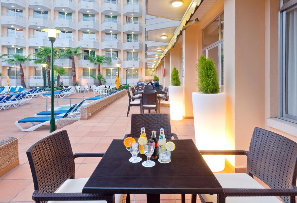 Bebidas en GHT Oasis Tossa & Spa