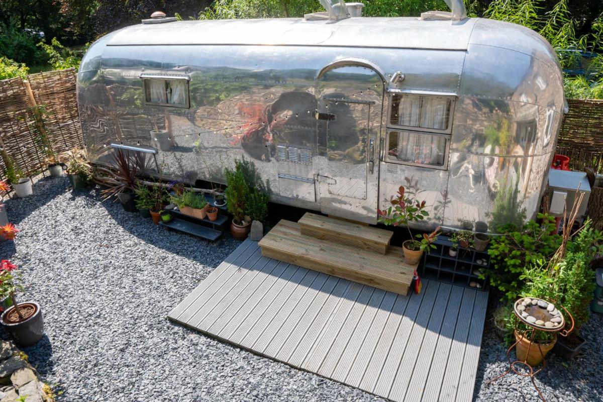 Dixie Airstream - Retro 1970s American Airstream close to Windermere - Housity