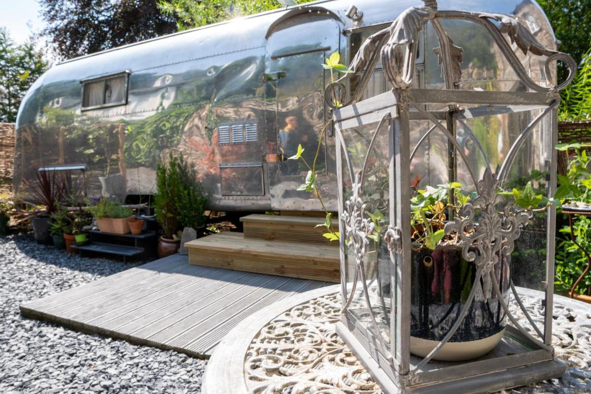 Dixie Airstream - Retro 1970s American Airstream close to Windermere - Housity