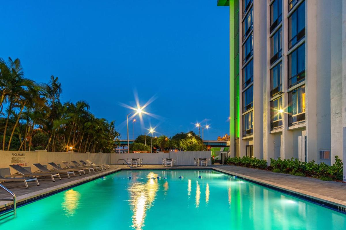 Holiday Inn Miami International Airport, an IHG Hotel - Housity