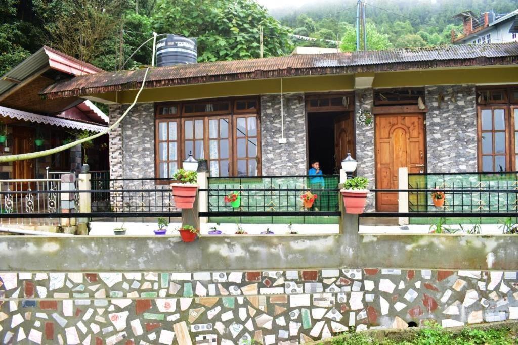 Delo Lake Homestay - Housity