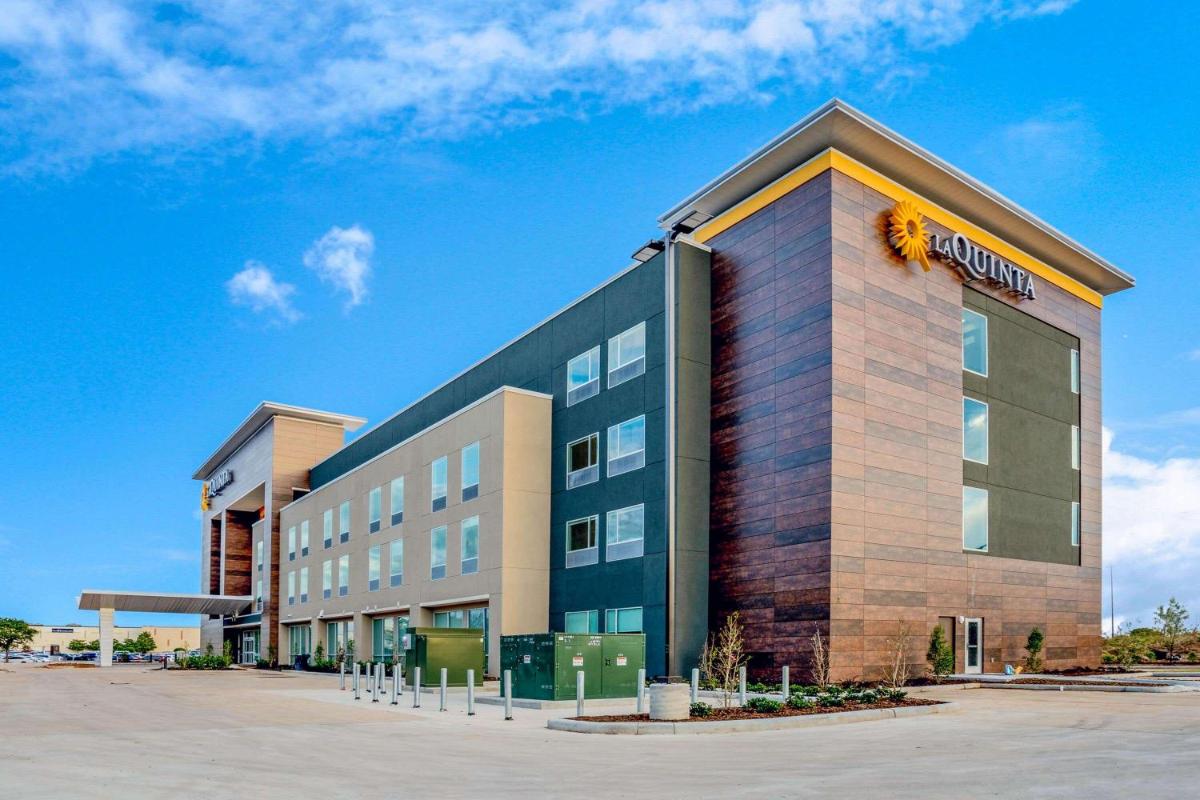 La Quinta Inn & Suites Katy-Mills by Wyndham Katy - Housity