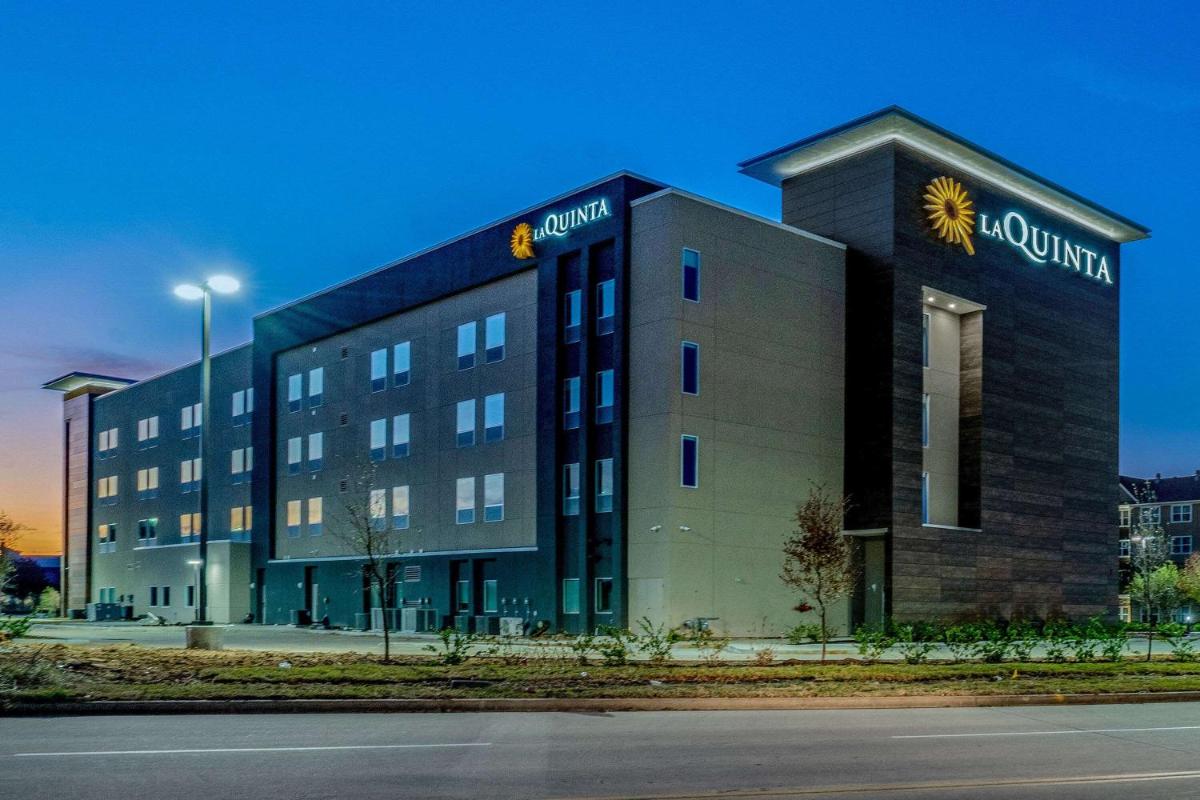 La Quinta Inn & Suites Katy-Mills by Wyndham Katy - Housity