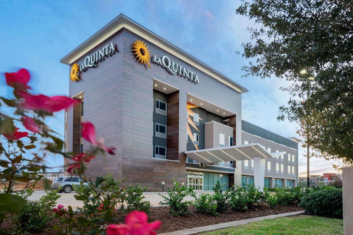 La Quinta Inn & Suites Katy-Mills by Wyndham Katy - Housity