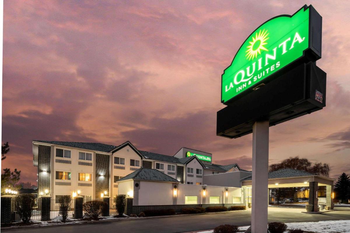La Quinta by Wyndham Logan - Housity