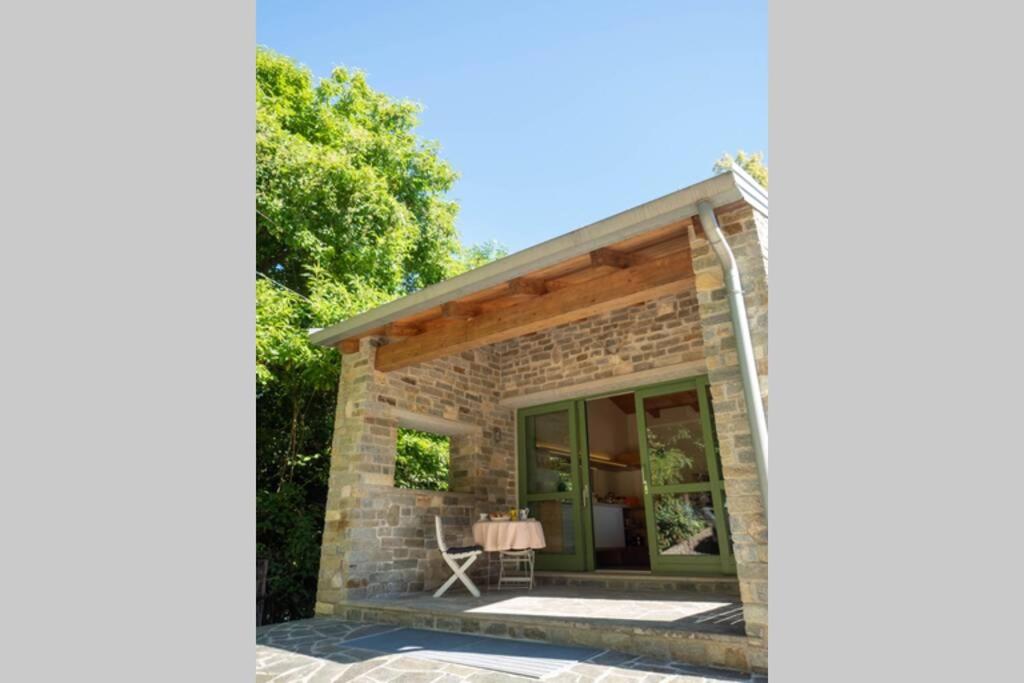 Tiny Cottage of Bellagio's Woods - Housity