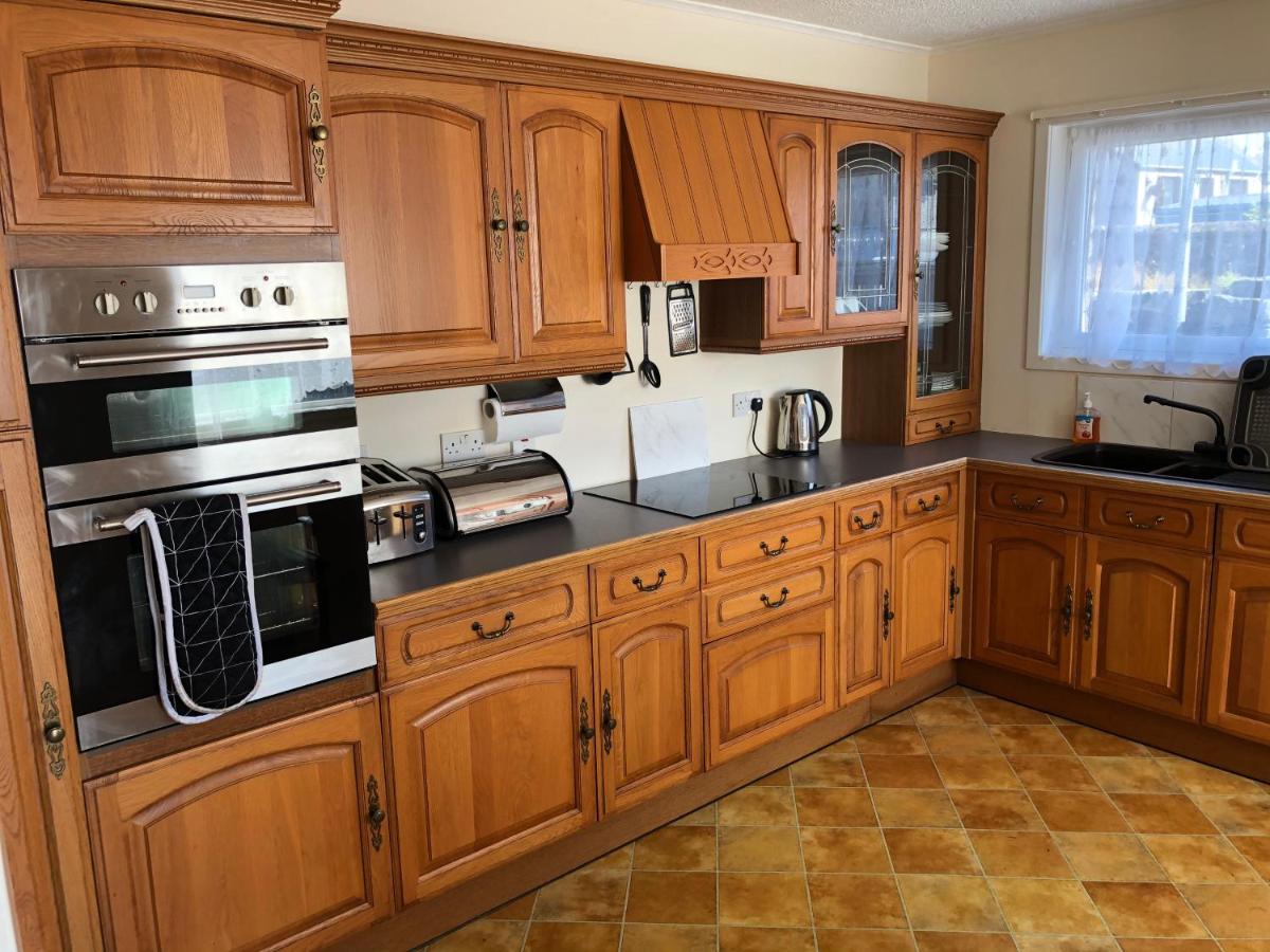 Spacious home by the sea in Scalloway. - Housity