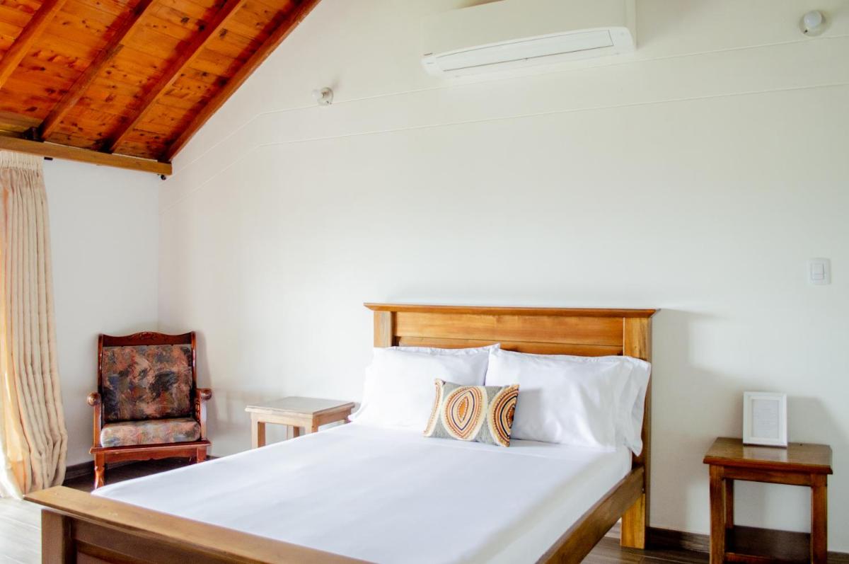 Hotel Santa Isabel - Housity