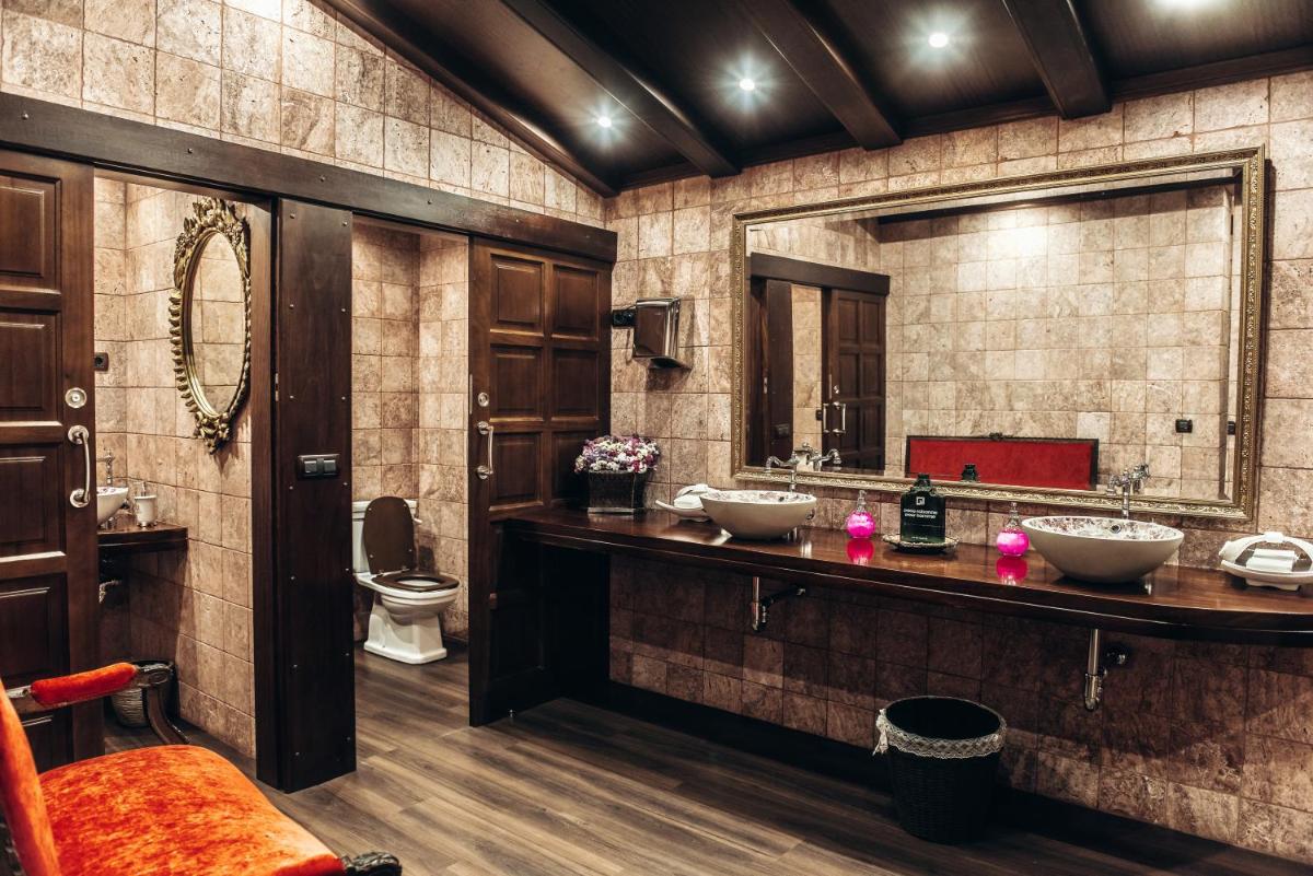 Un baño de Rigat Park & Spa Hotel - Adults Recommended