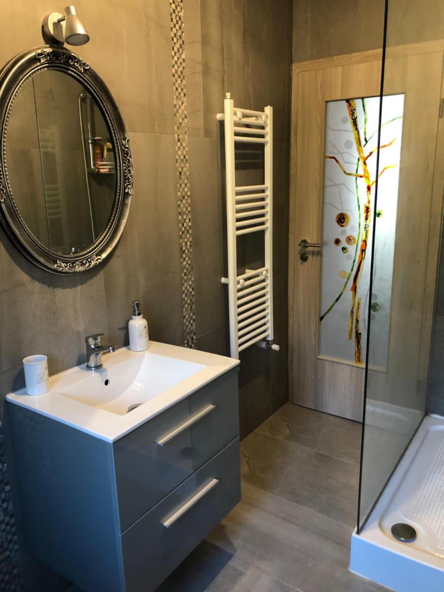 Apartament Andy Busteni 30 m de partie - Housity