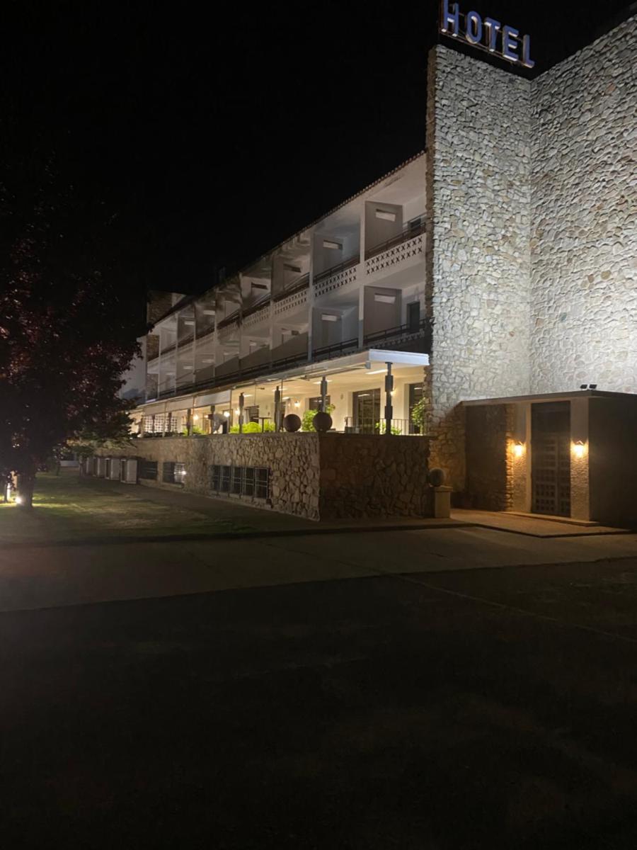 Hotel Las Cigüeñas - Housity