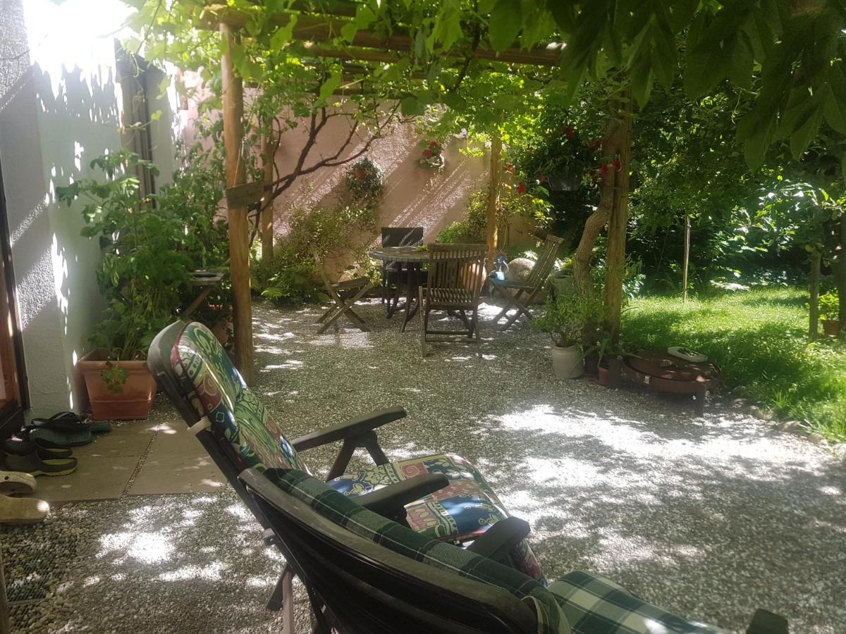 Gastezimmer Nahe Wesslinger See - Housity