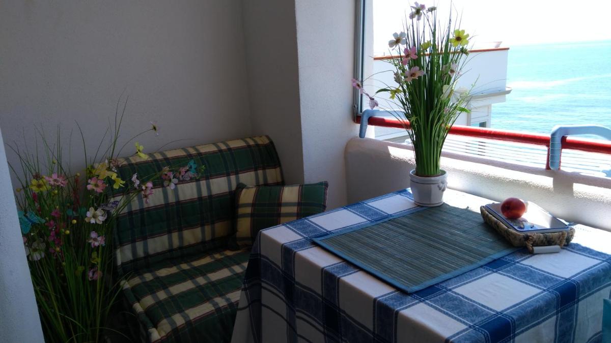 Fantastic studio, 2 min from the beach, sea view ! - Housity