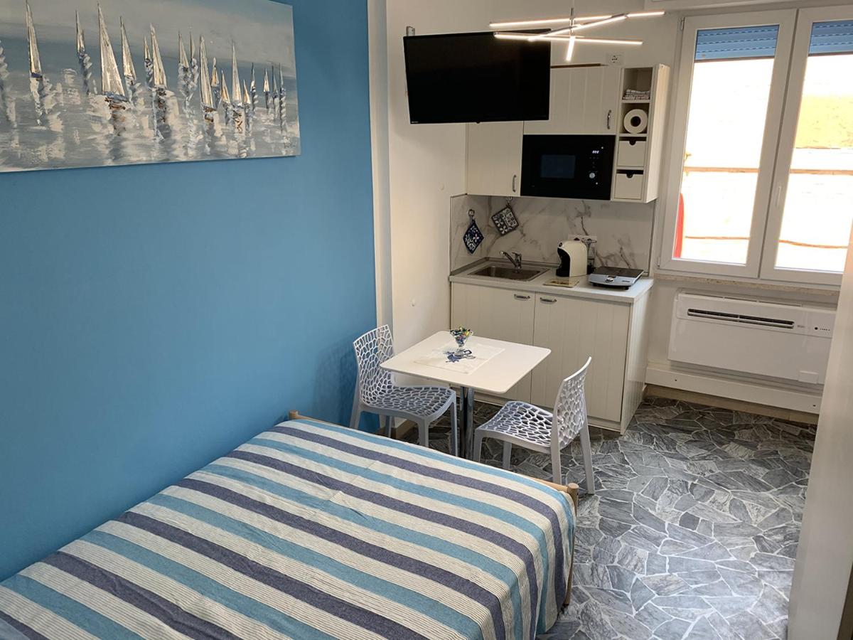 Indipendent Blue - Housity