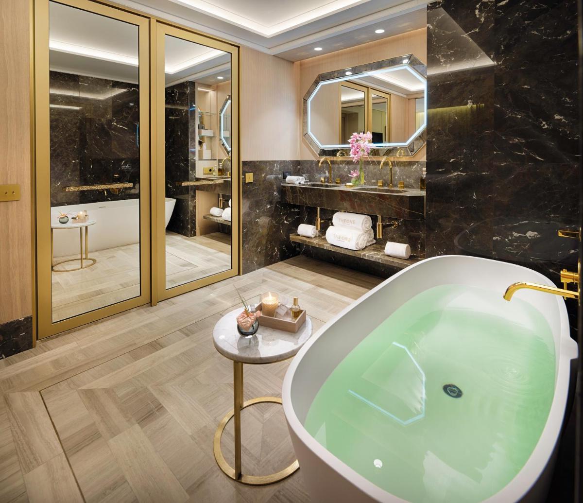 Un baño de The One Barcelona GL