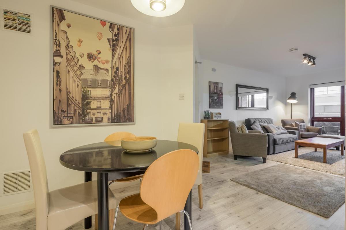 Super CENTRAL Cambridge Flat For Up To 4 People - Housity