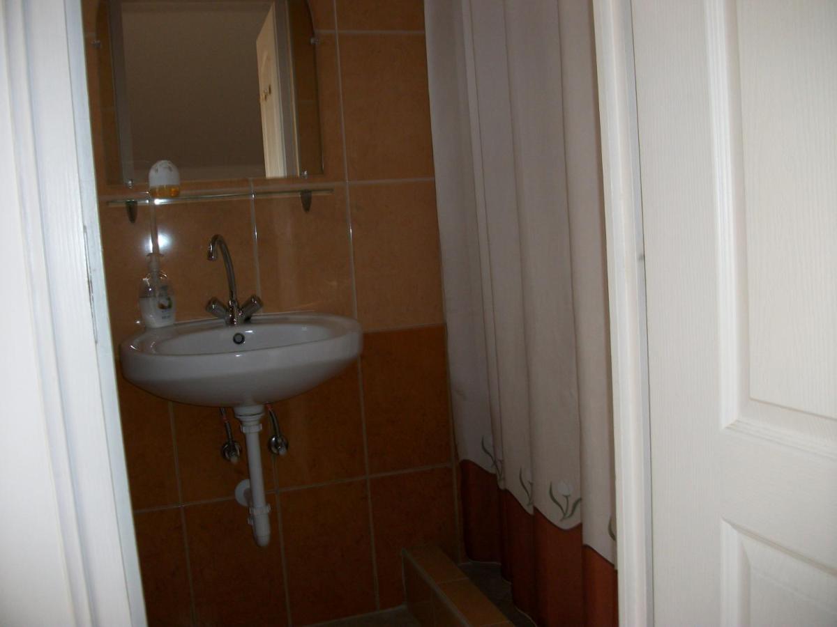 Éden Vendégház - Housity