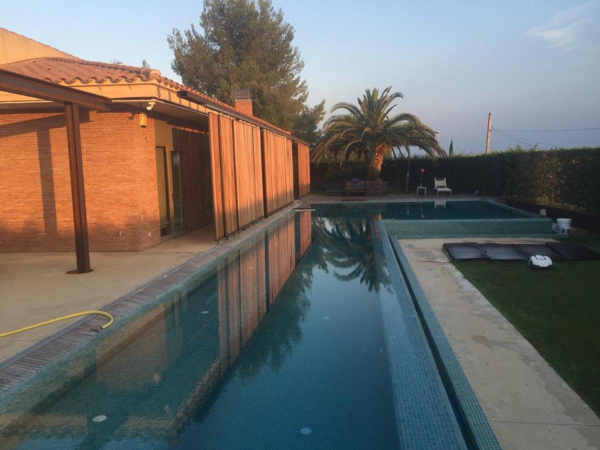 Infinity pool House in Vilopriu - Housity