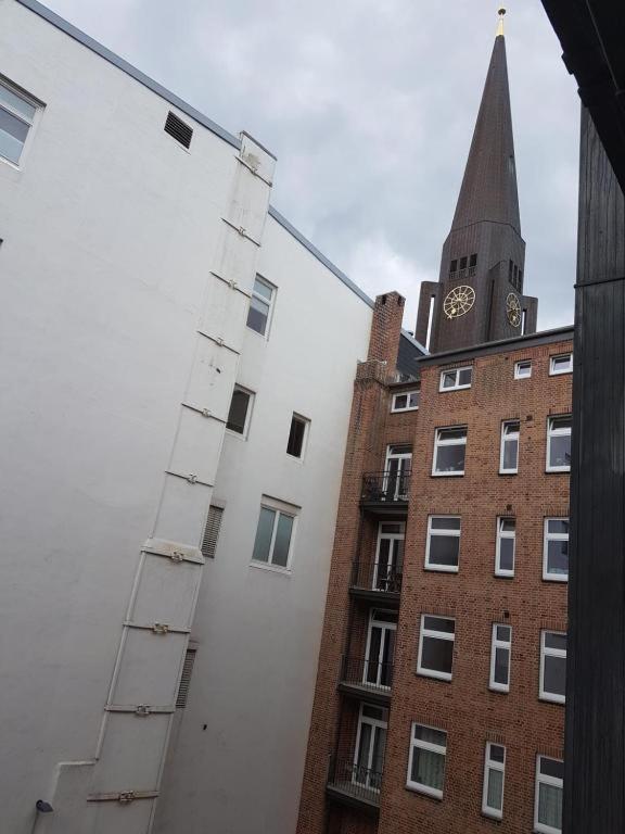 Big Comfortable  in Central Hamburg Near Alster Lake - Housity