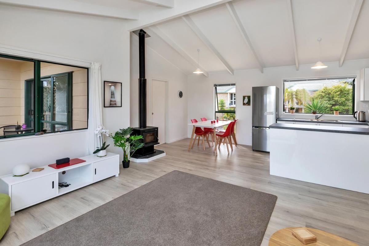 Lofty Te Haumi - Paihia Holiday Home - Housity