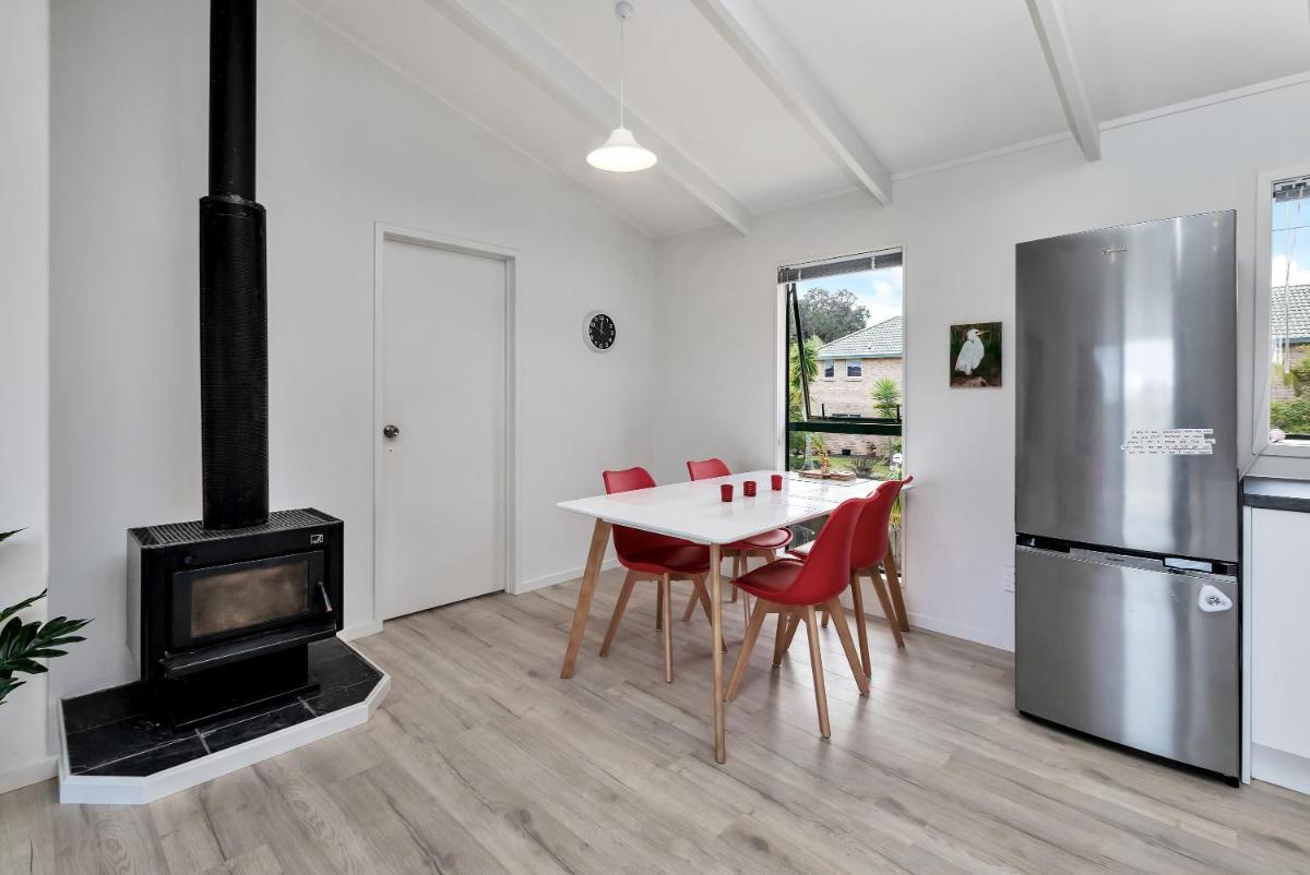 Lofty Te Haumi - Paihia Holiday Home - Housity