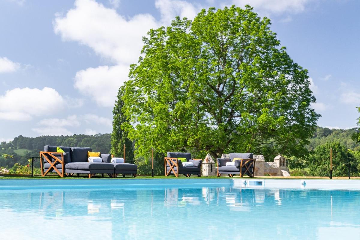 Piscine de l'établissement Les Jardins de Coppélia ou située à proximité