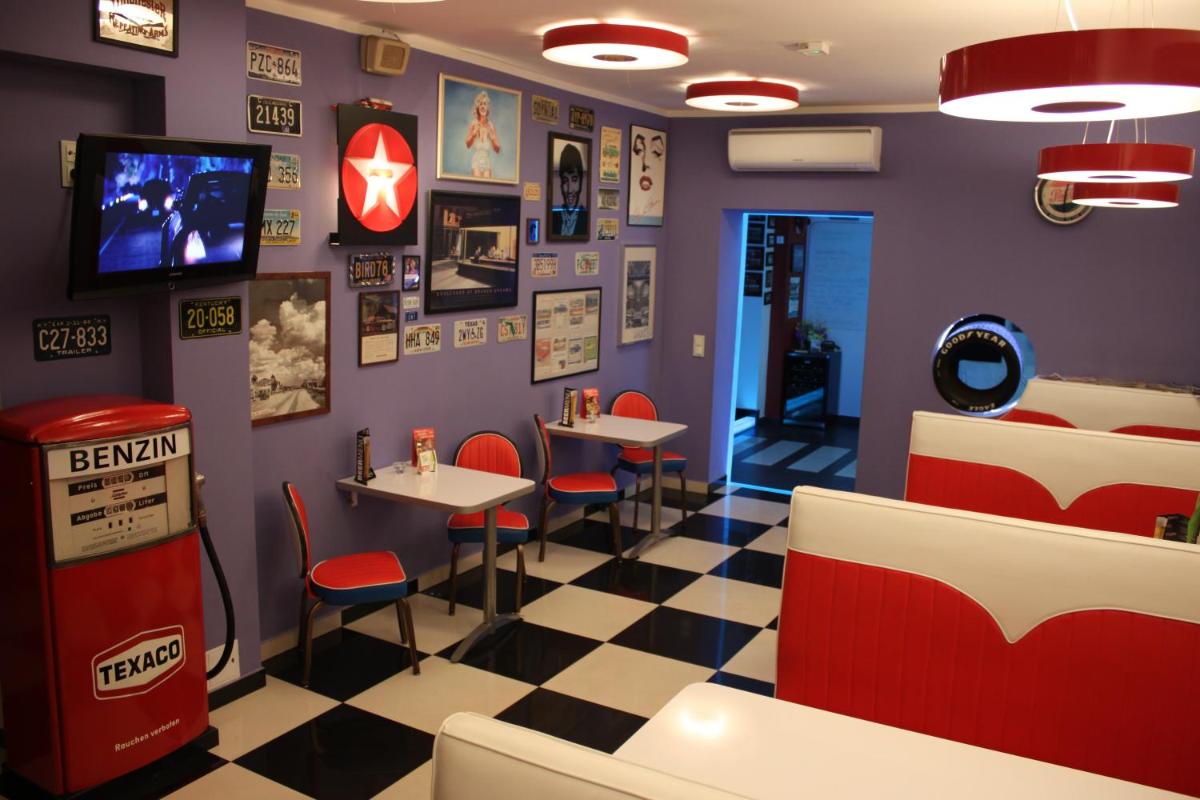 GarageHotel - Housity