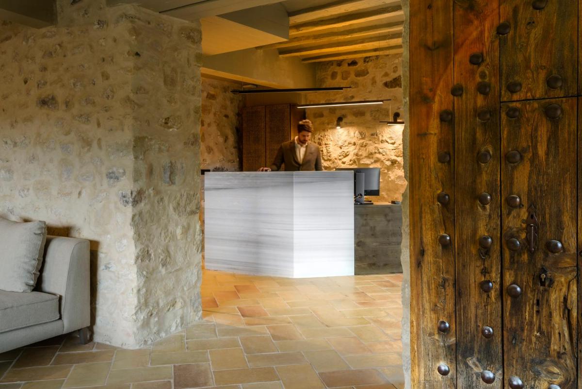 Imagen de la galería de Torre del Marqués Hotel Spa & Winery - Small Luxury Hotels, en Monroyo