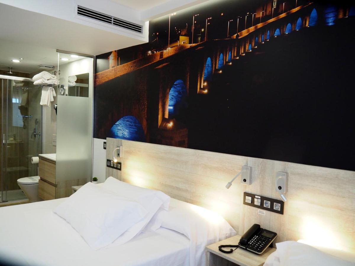 Hostal Don Suero de Quiñones - Housity