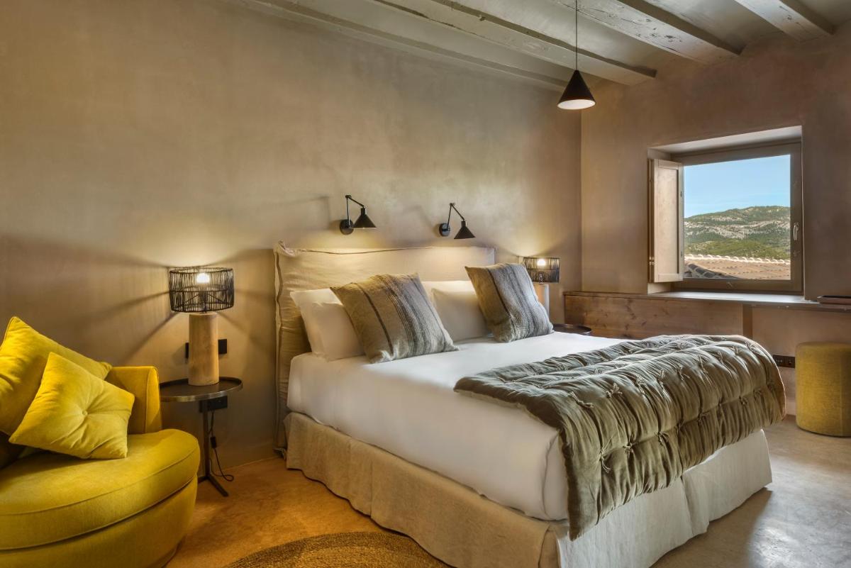 Cama o camas de una habitación en Torre del Marqués Hotel Spa & Winery - Small Luxury Hotels