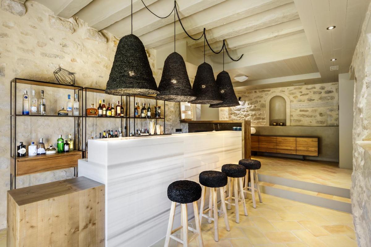 El salón o zona de bar de Torre del Marqués Hotel Spa & Winery - Small Luxury Hotels