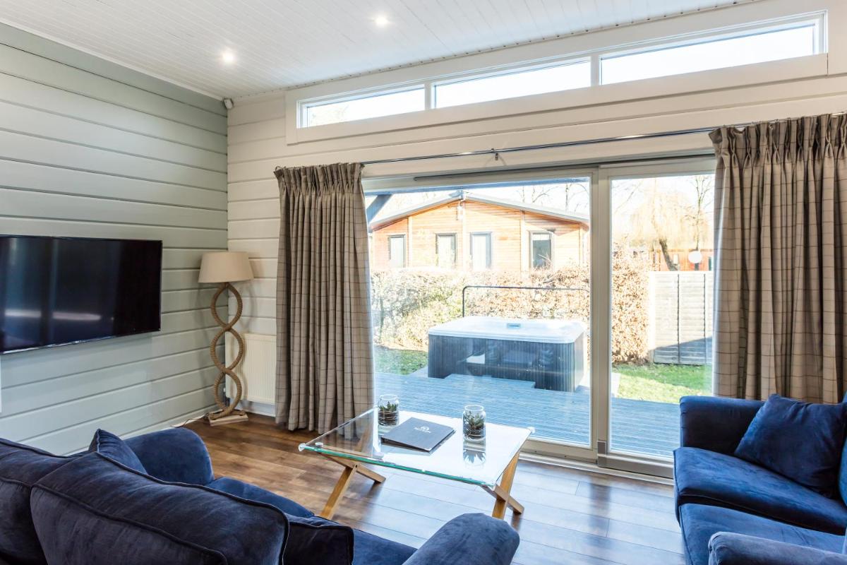 Roydon Marina Village Lodges - Housity