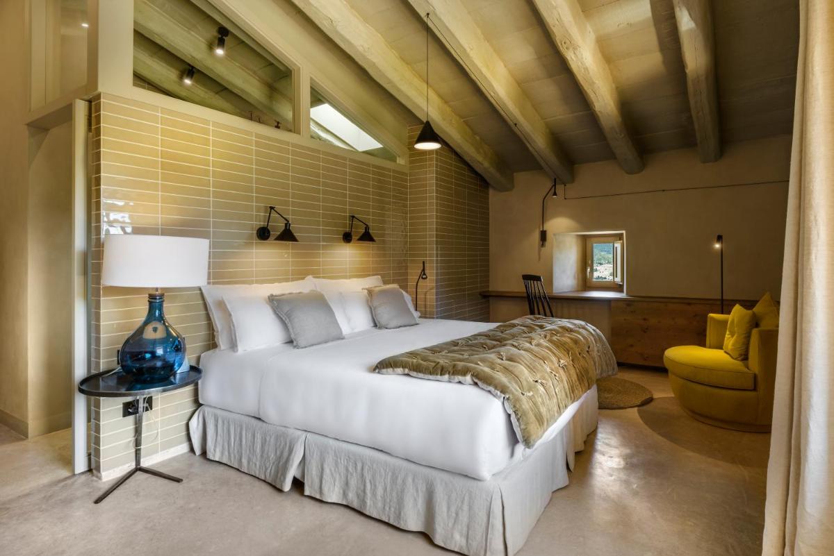 Cama o camas de una habitación en Torre del Marqués Hotel Spa & Winery - Small Luxury Hotels