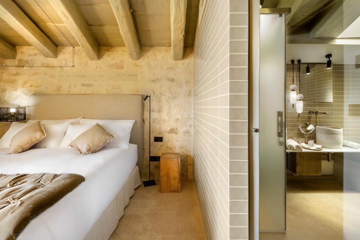 Cama o camas de una habitación en Torre del Marqués Hotel Spa & Winery - Small Luxury Hotels