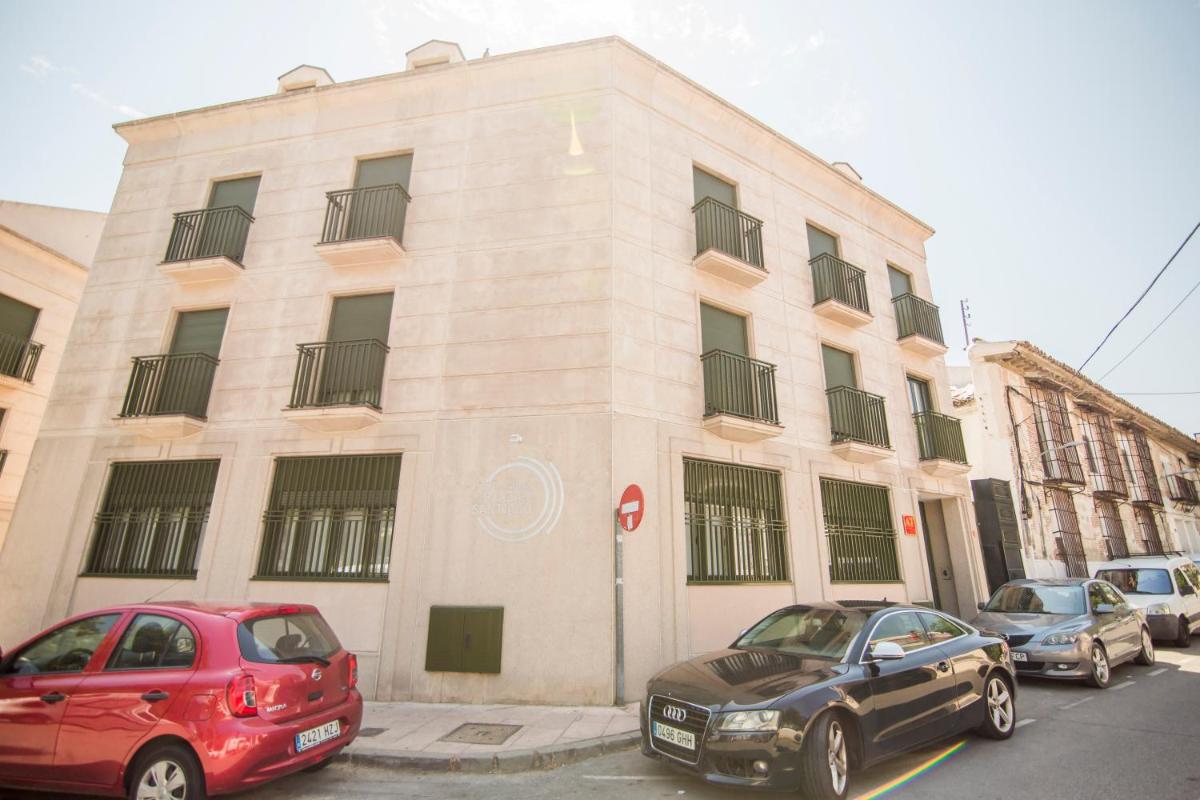 Apartamentos Plaza de Santiago - Estudios Turisticos - 1 LLAVE - Housity