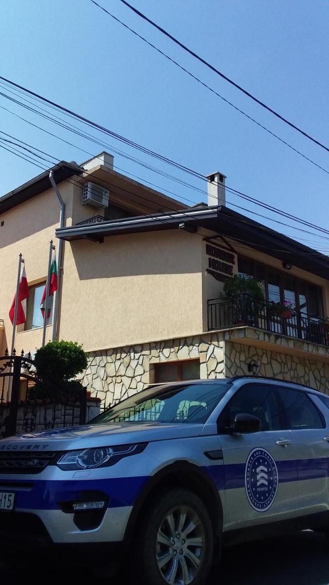 Border House - Housity