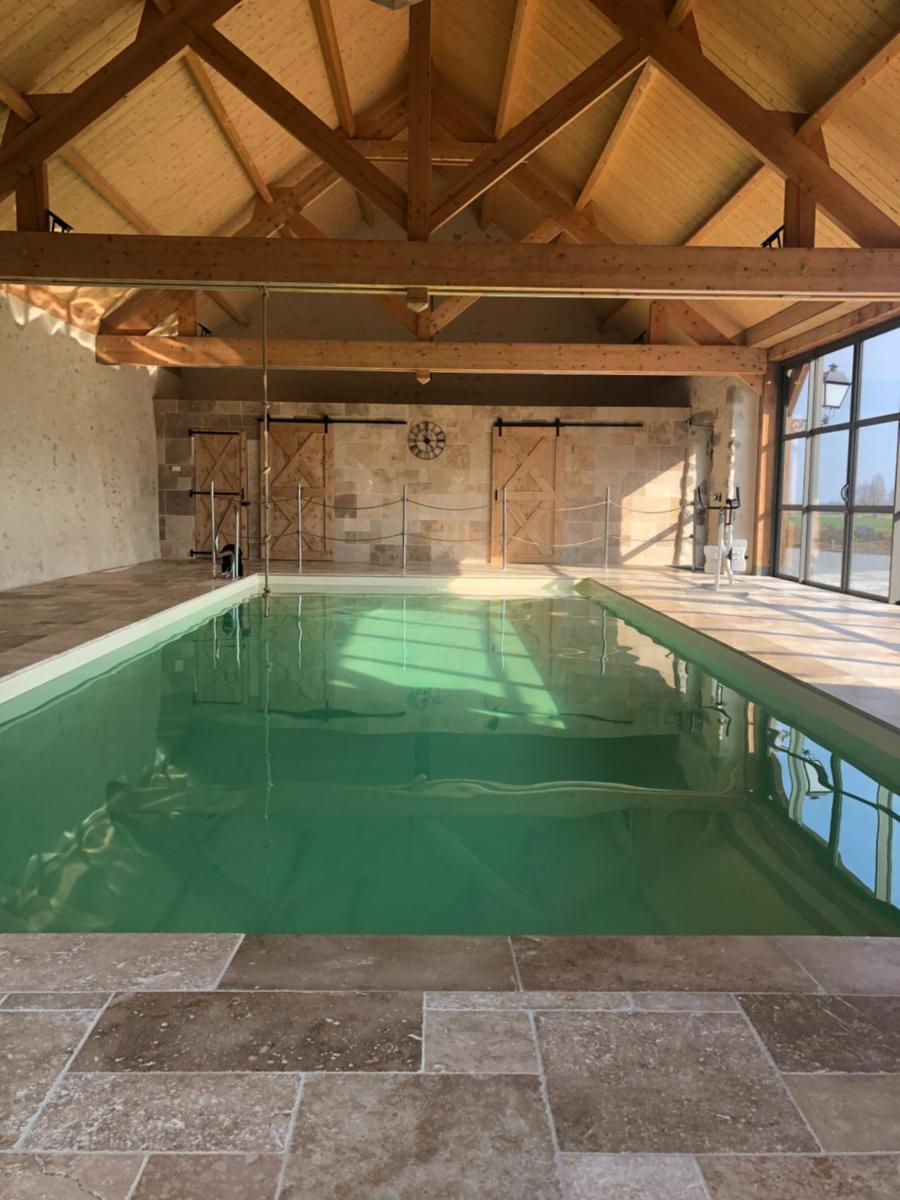 MAISON DE VACANCES AVEC PISCINE INTERIEURE - Le Grand Champagne - Housity
